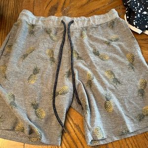 Men’s pineapple print shorts